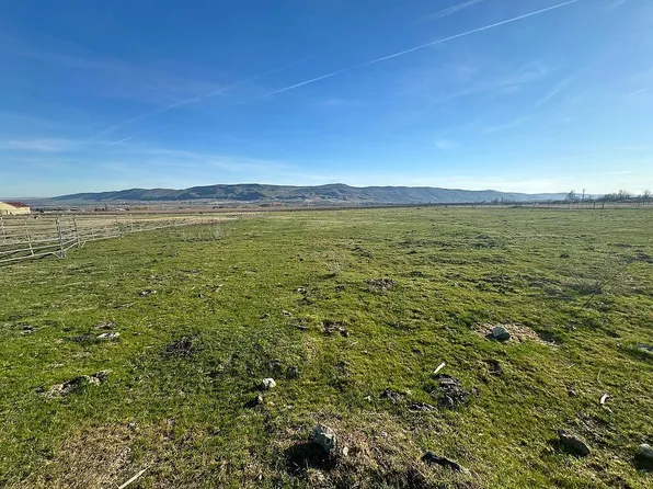 28231 W Kelly Rd, Benton City, WA 99320