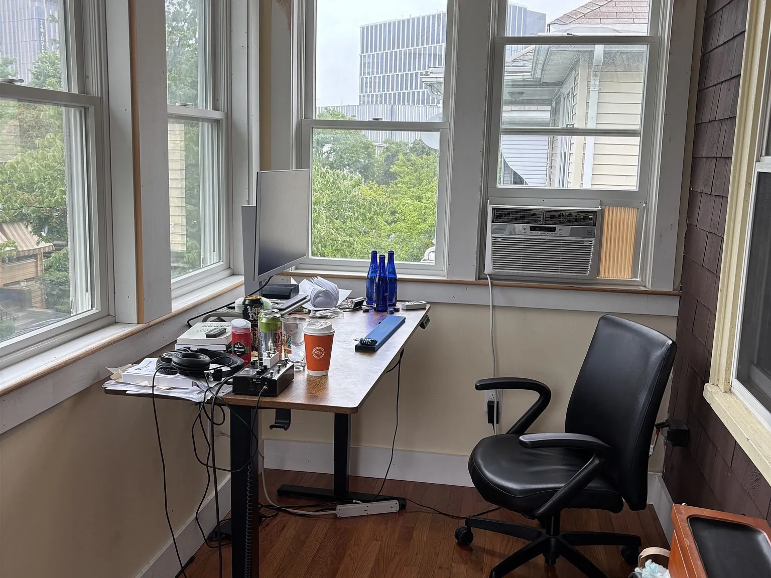 3 bed, 1110 sqft, $2,950 — Photo 3