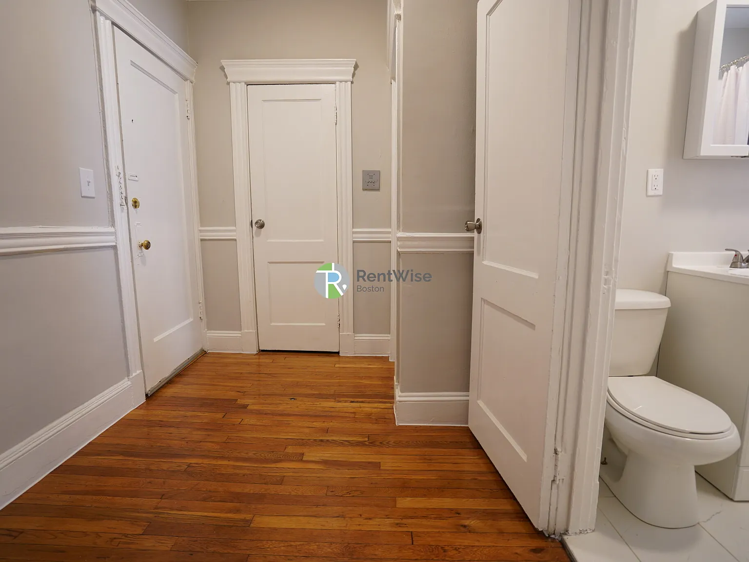 366 Riverway St — Photo 2