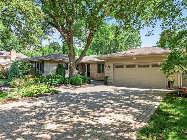 3940 Yorktown Ln N, Plymouth, MN 55441