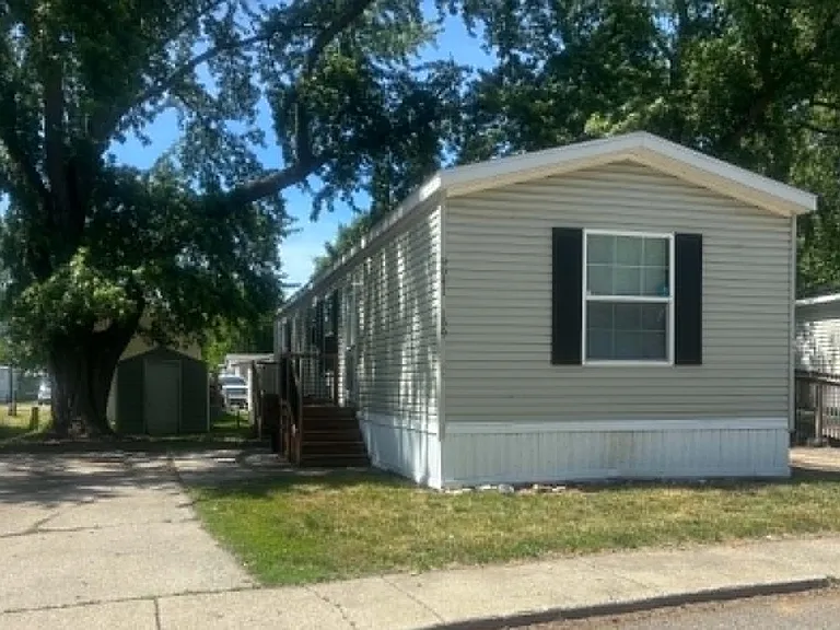 Lakeview — Photo 13