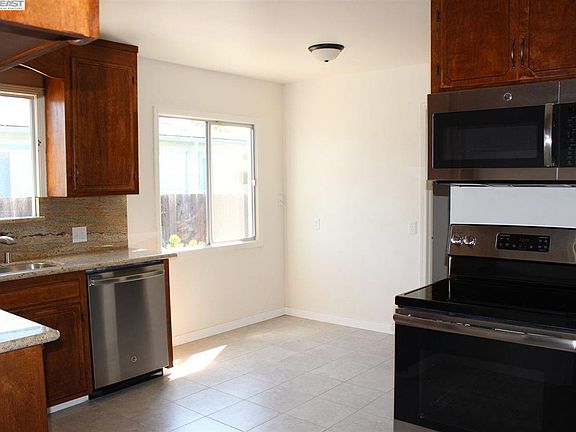 4th image of 835 Kenyon Ave