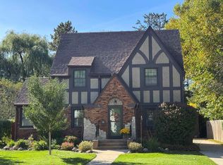 54 S Blackhawk St, Janesville, WI 53545