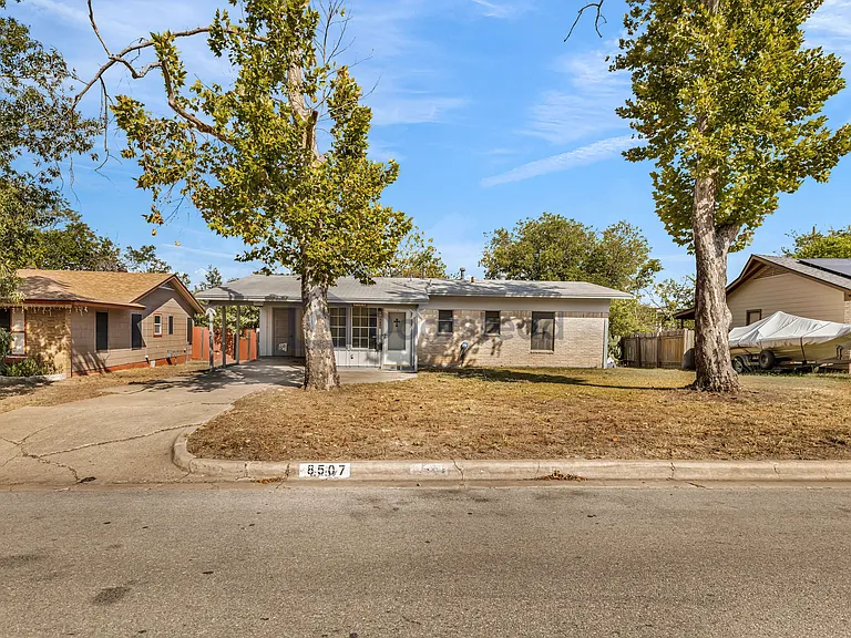 8507 Contour Dr — Photo 1