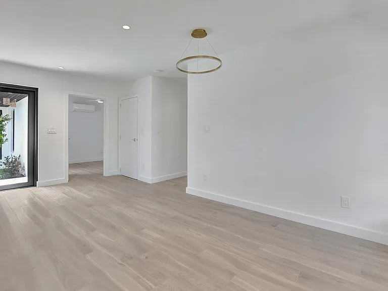 1361 SE 4th St #3 — Photo 23