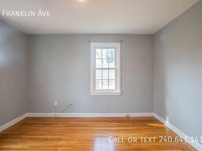 8 Franklin Ave — Photo 19