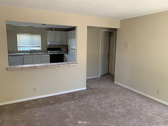 3rd image of 275 SE Croston Ln