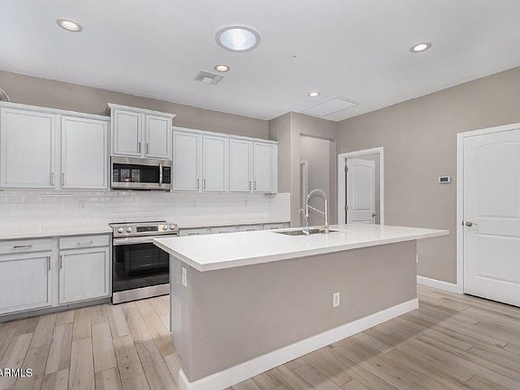 3rd image of 15578 W Mackenzie Drive