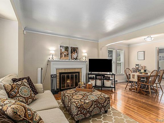 3rd image of 2402 Windemere Ave