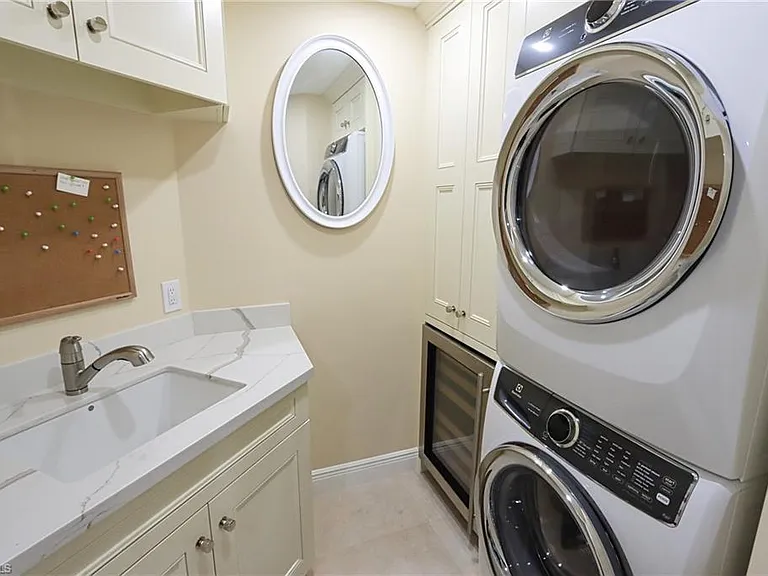 60 Seagate Dr #402 — Photo 23