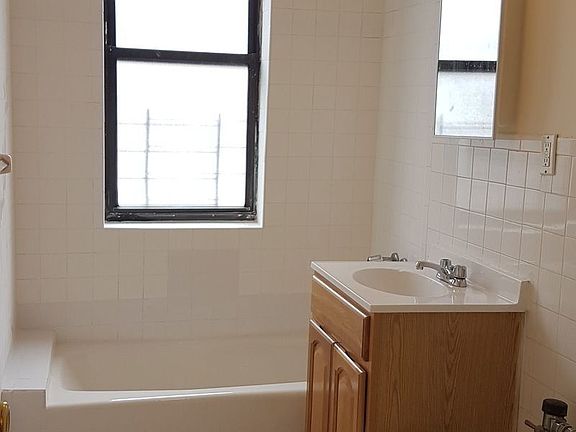 5th image of 533 Ocean Ave APT B3