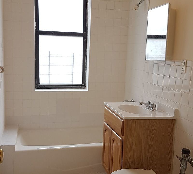 2nd image of 533 Ocean Ave APT E1