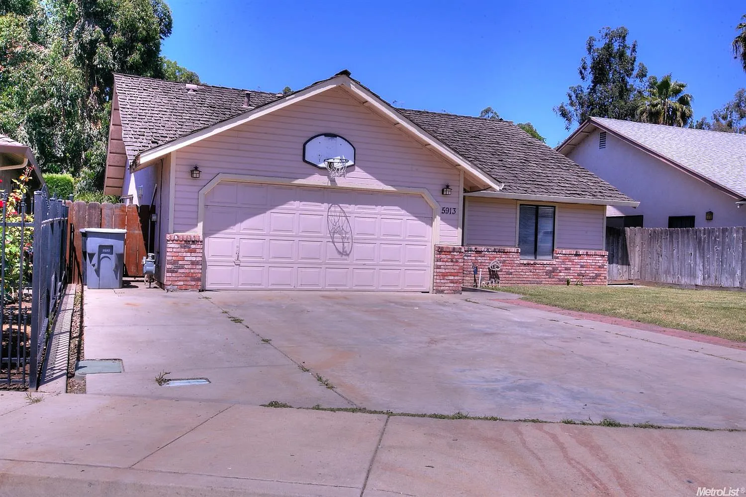 5913 Newbrook Dr photo 1