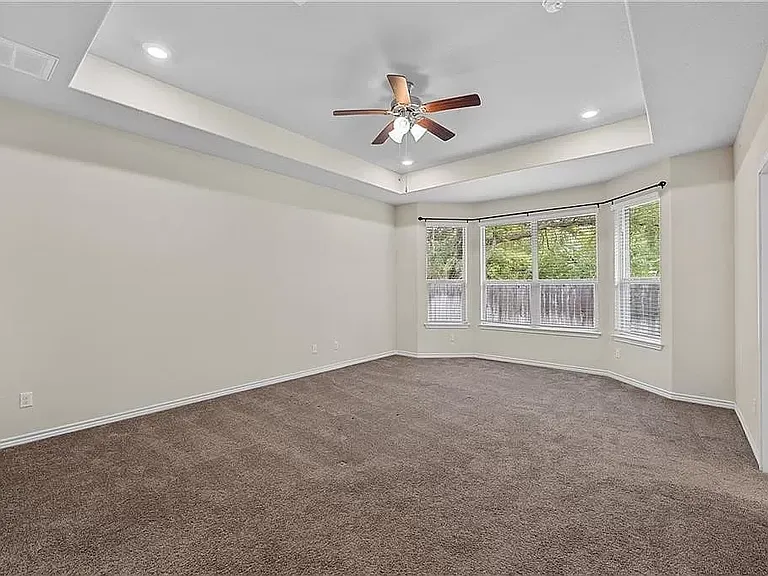 605 Lister Dr — Photo 15