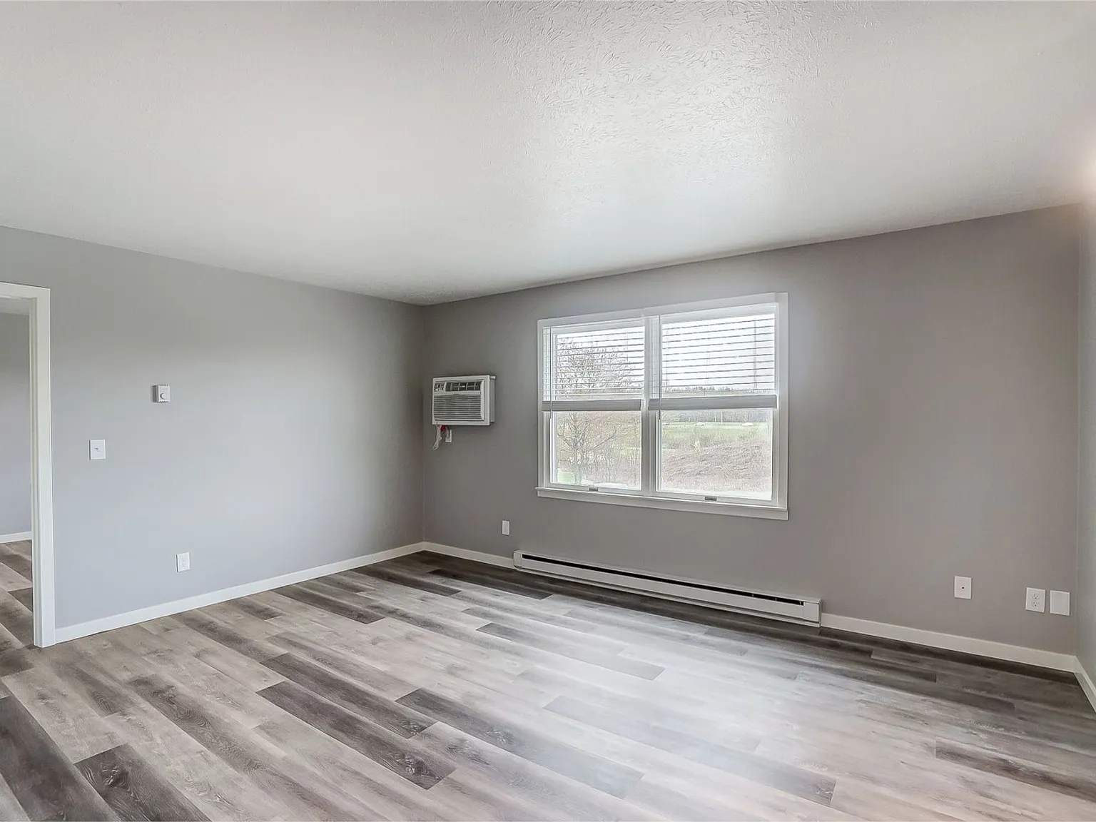 Chardon Place Apartments and Townhomes — Photo 4