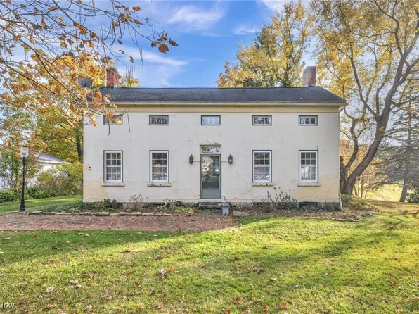 2547 Royalwood Rd, Broadview Heights, OH 44147