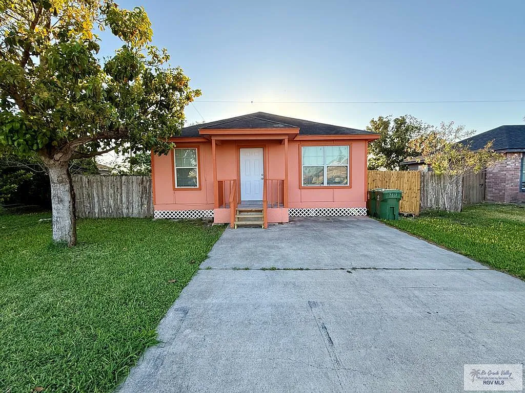 2 bed, 1.0 bath, 1522 sqft, $1,200 — Photo 1