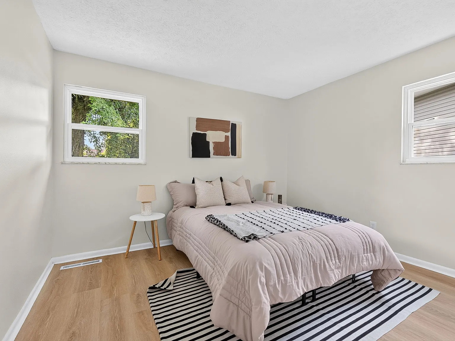 3 bed, 960 sqft, $1,750 — Photo 3