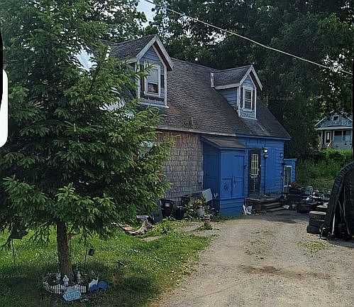 4th image of 1935 White Hill Rd