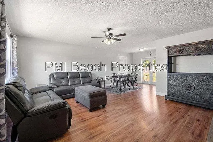 3 bed, 1.5 bath, 1050 sqft, $2,300 — Photo 4