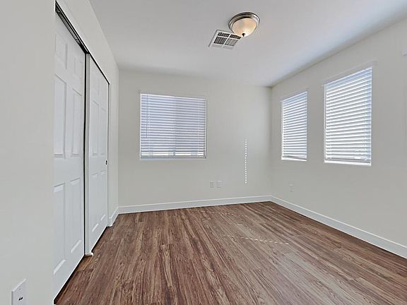 4th image of 10352 Adrianna Ave