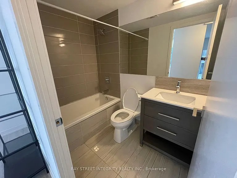 28 Wellesley St E #809 — Photo 15