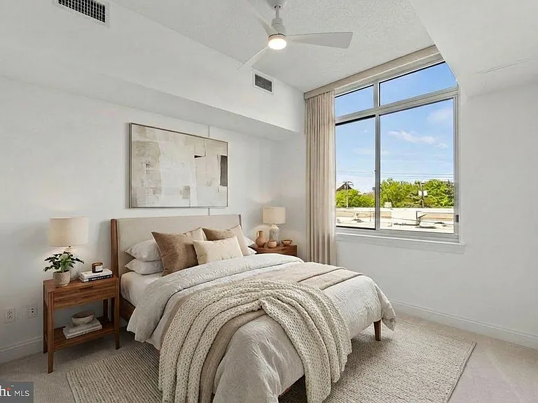 1020 N Highland St #221 — Photo 8
