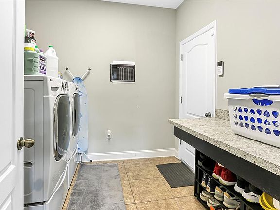 5th image of 3143 Park Meadow Dr