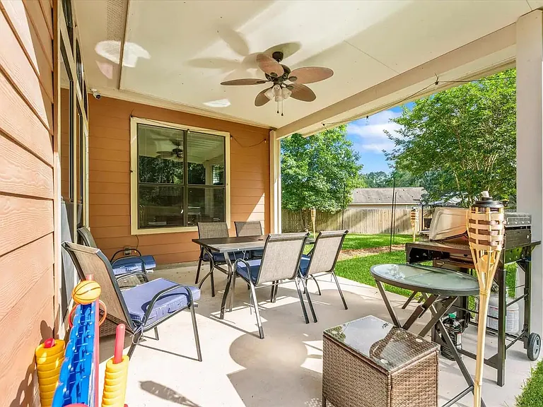 976 Northampton Dr — Photo 28