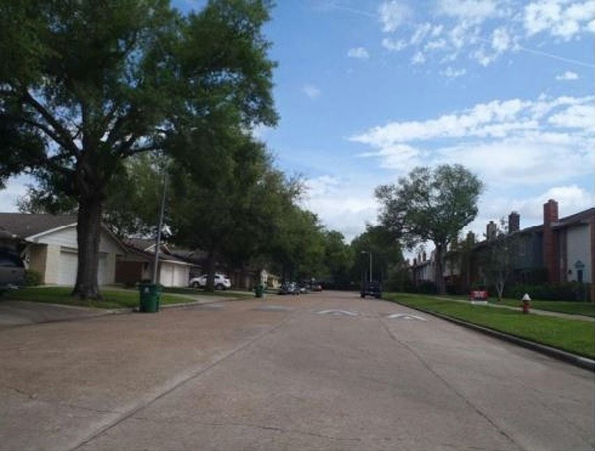 Exterior Neighborhood (street photo)