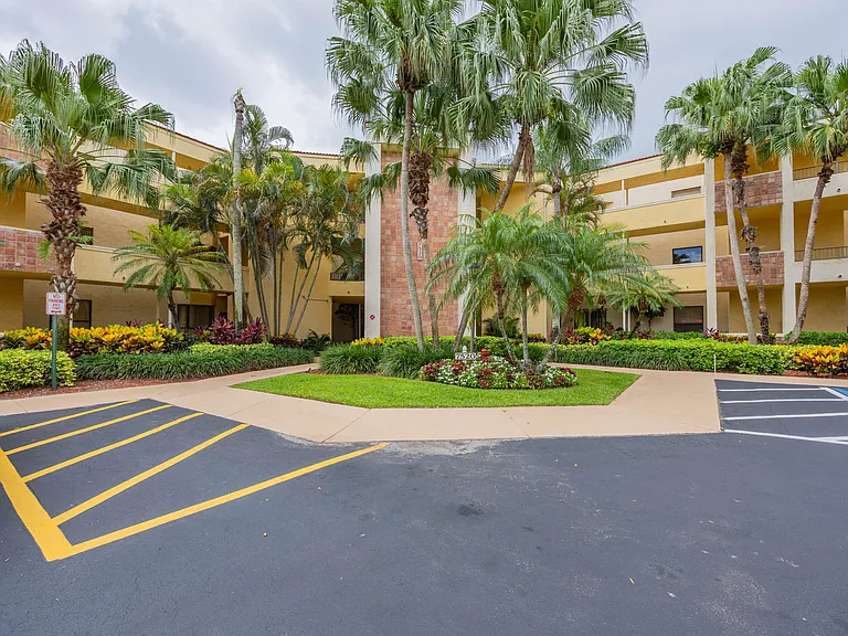 7520 La Paz Blvd #104 — Photo 8