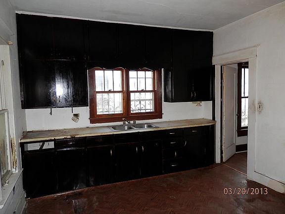 3rd image of 604 S Franklin St