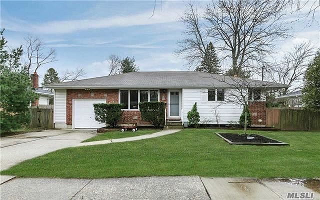 1st image of 4 Emily Ct
