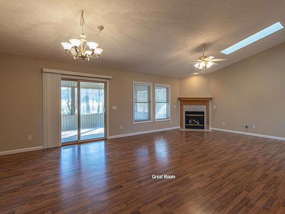 4th image of 25 Inwood Dr