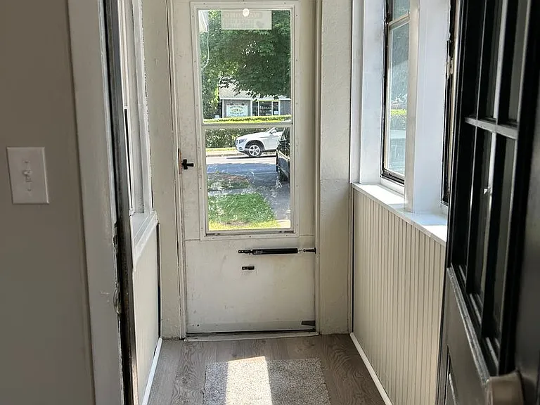 125 E Utica St — Photo 20