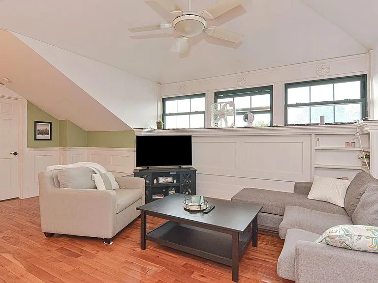 486 E 3rd St #14 — Photo 2