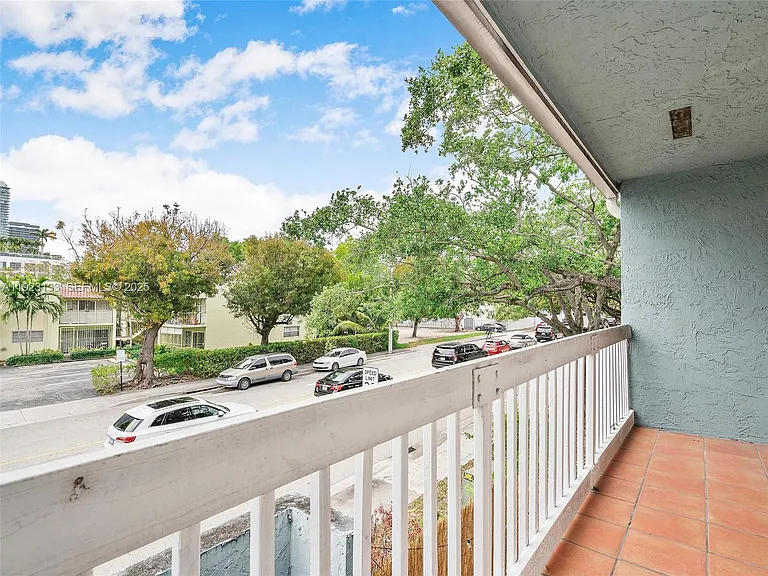 515 NE 38th St #10 — Photo 49
