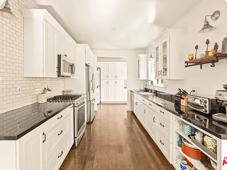 2102 N Bronson Ave — Photo 19