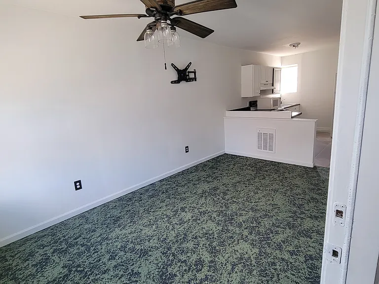 806 W 5th St #1 — Photo 2