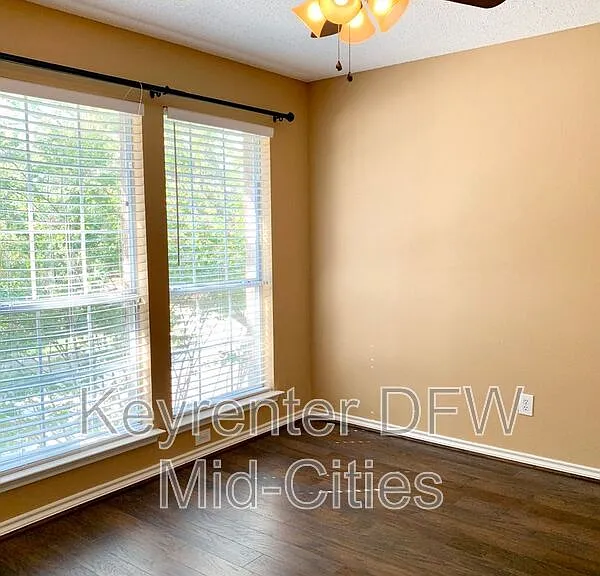 8702 Saddlehorn Dr — Photo 31