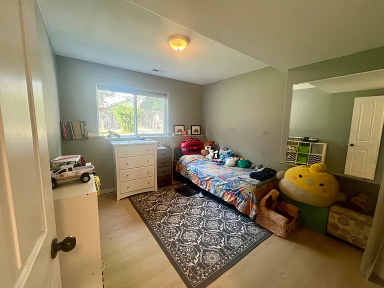 2093 E Greenleaf Ln — Photo 21