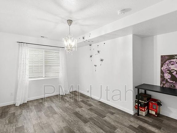 3rd image of 1603 W Kingsbarn Way