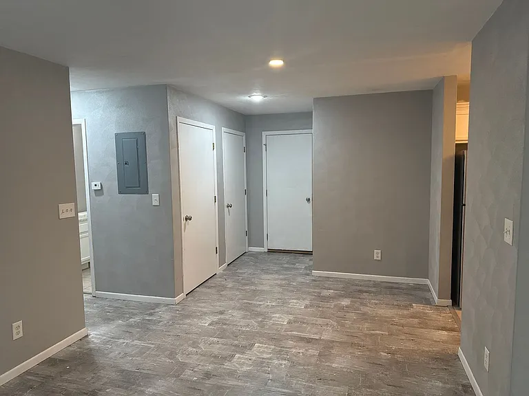 1050 Minns Dr — Photo 6