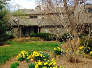 607 Old Barn Road, Lake Barrington, IL 60010