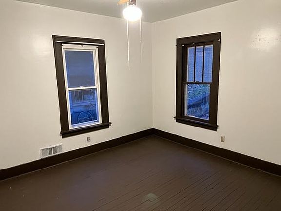 2nd image of 1-3003 Elm St #1