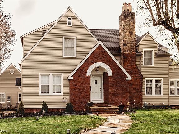 2nd image of 1012 Cambridge Rd