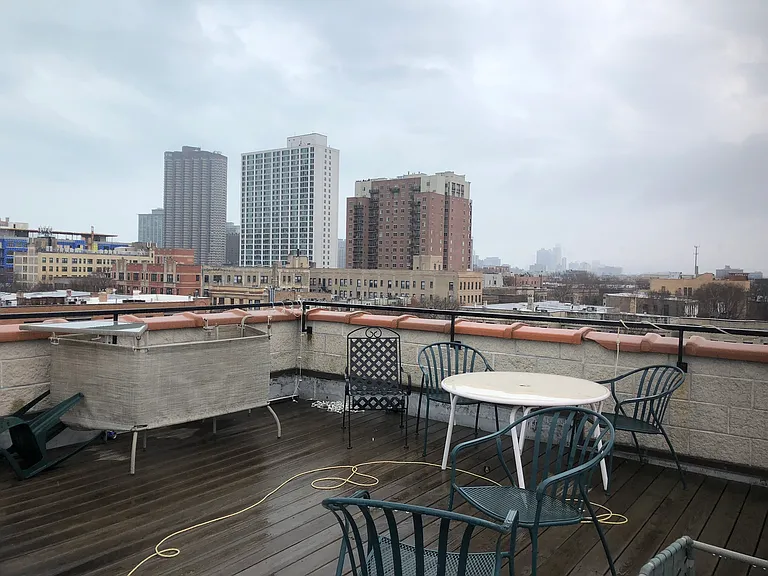 915 W Dakin St — Photo 26