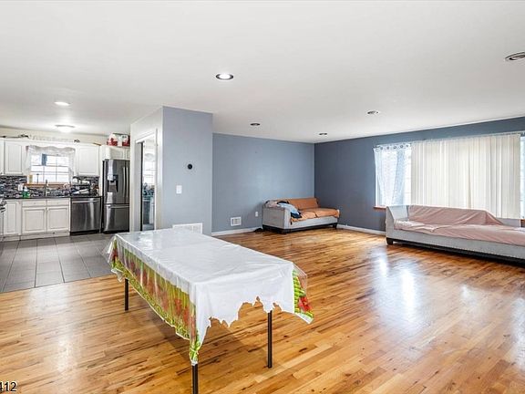 4th image of 278 Hillside Ave