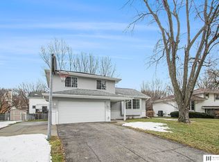 809 Donegal Dr, Papillion, NE 68046