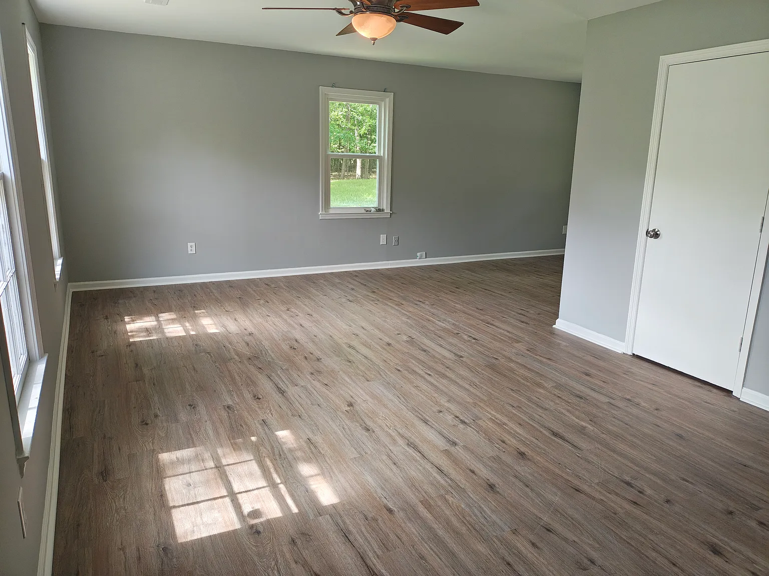 3 bed, 1100 sqft, $2,000 — Photo 2